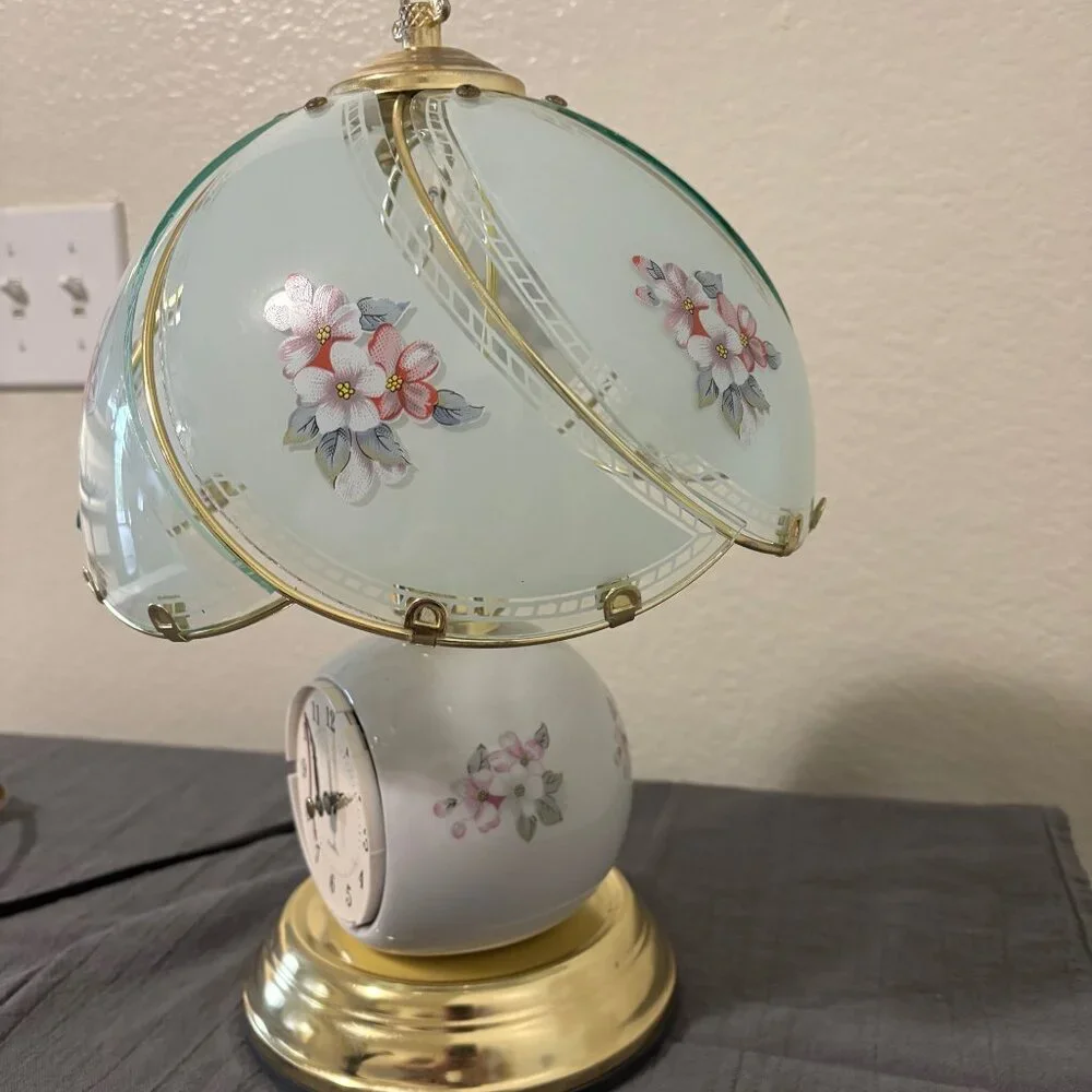 Vintage Charming Floral Lamp with Gold Accents